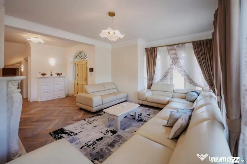 Casă cu 8 camere cu Teren 11880 Mp în Horodnic