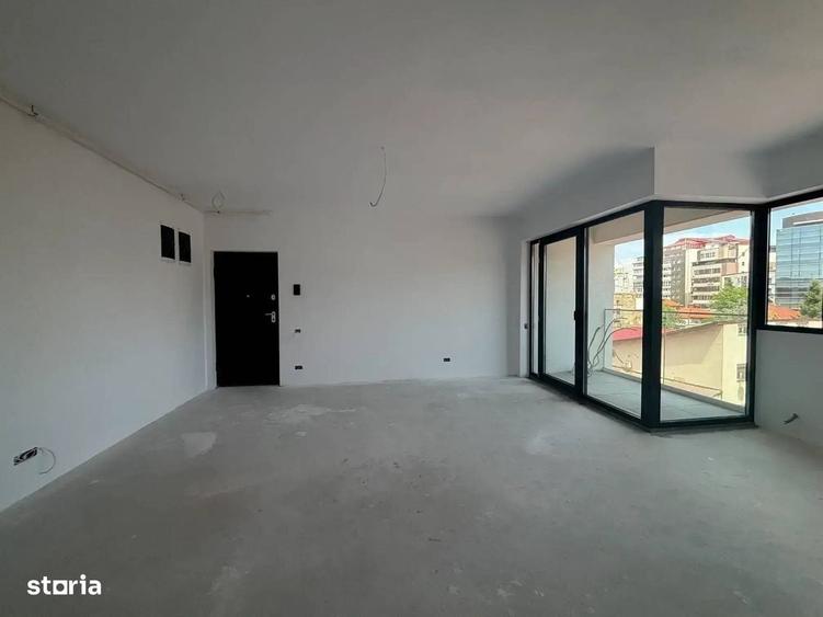 Apartament cu 3 camere în Decebal