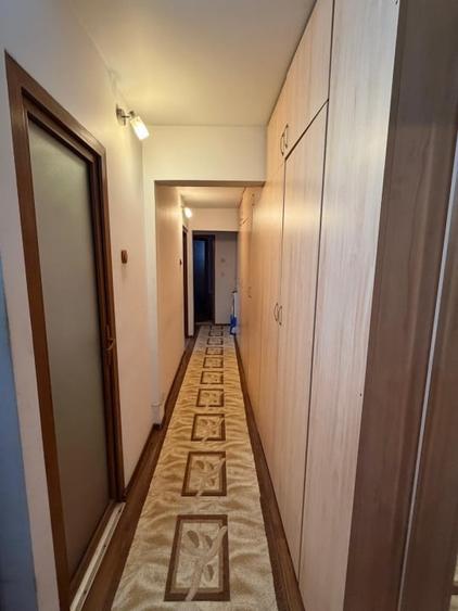 Apartament cu 3 camere decomandat, mobilat în Valea Rosie