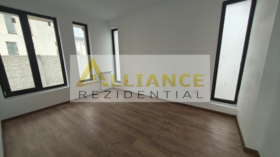 Casă individuală cu 5 camere cu Canalizare în Berceni