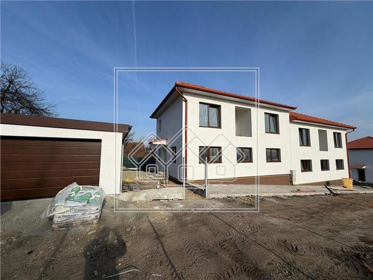Duplex cu 4 camere cu Canalizare în Șura Mică