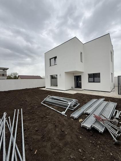 Casă individuală cu 4 camere cu Canalizare în Exterior Nord