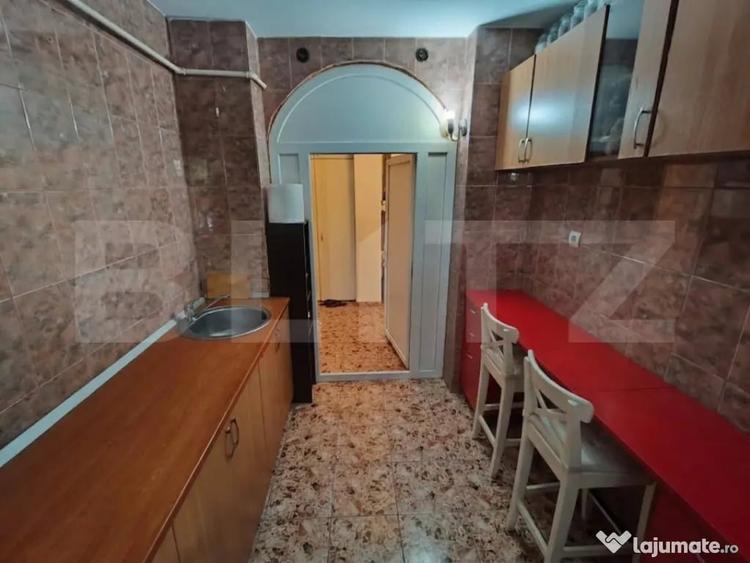 Apartament cu 3 camere decomandat în Sud
