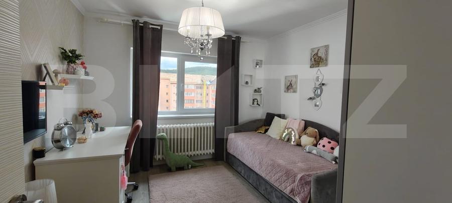 Apartament spațios cu 4 camere, complet mobilat și renovat modern, zonă C.R.Vivu - 5