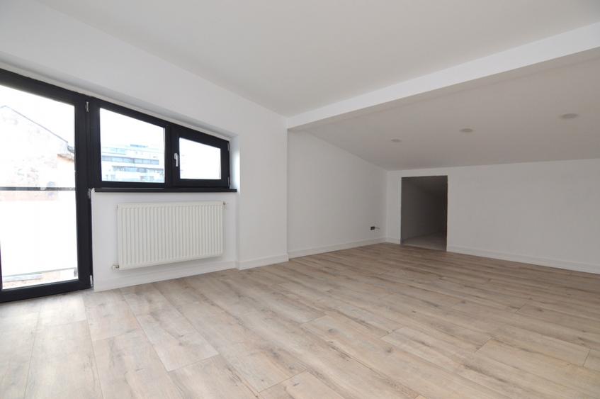 Apartament cu 3 camere semidecomandat în Calea Călărașilor