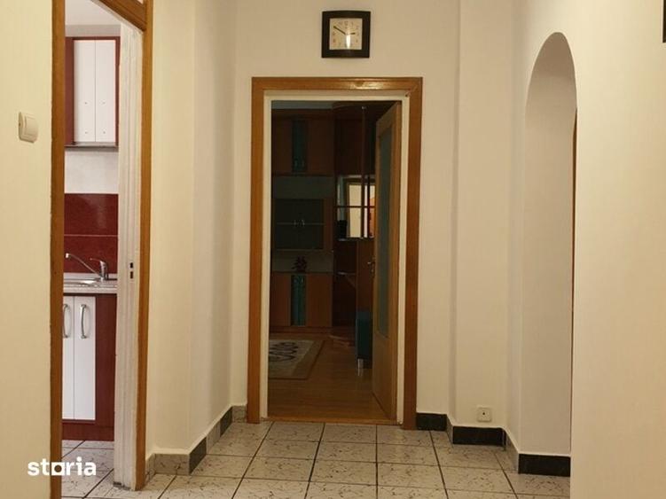 Apartament cu 3 camere decomandat în Vitan