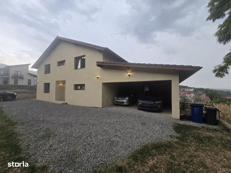 Casă cu 4 camere cu Teren 1239 Mp în Central