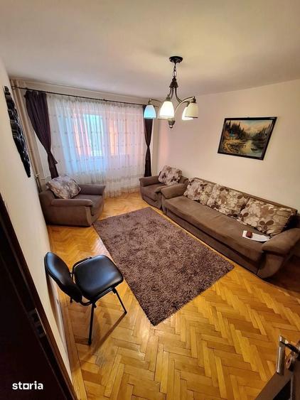 Apartament cu 3 camere decomandat în Calea București