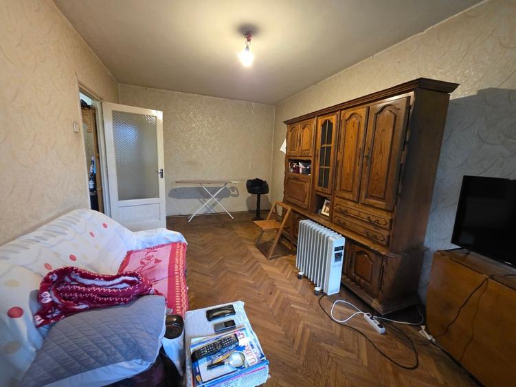 Apartament cu 3 camere decomandat în Basarabia