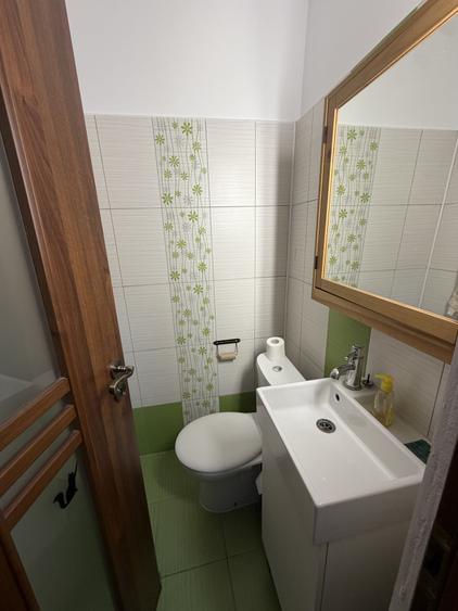 Apartament cu 3 camere semidecomandat, mobilat în Obor