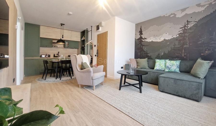 Apartament cu 2 camere semidecomandat, mobilat în Poiana Brașov