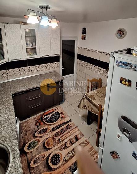 Apartament cu 2 camere semidecomandat, mobilat în Podu Roș