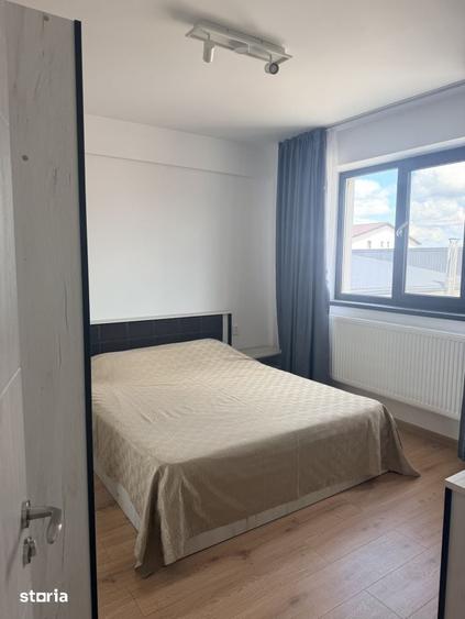 Apartament cu 3 camere semidecomandat în Pielești