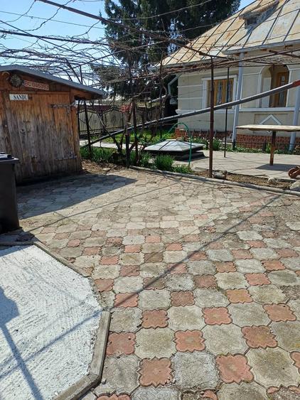 Casa individuala cu anexe de vanzare in Roman, zona lini?tita - 1