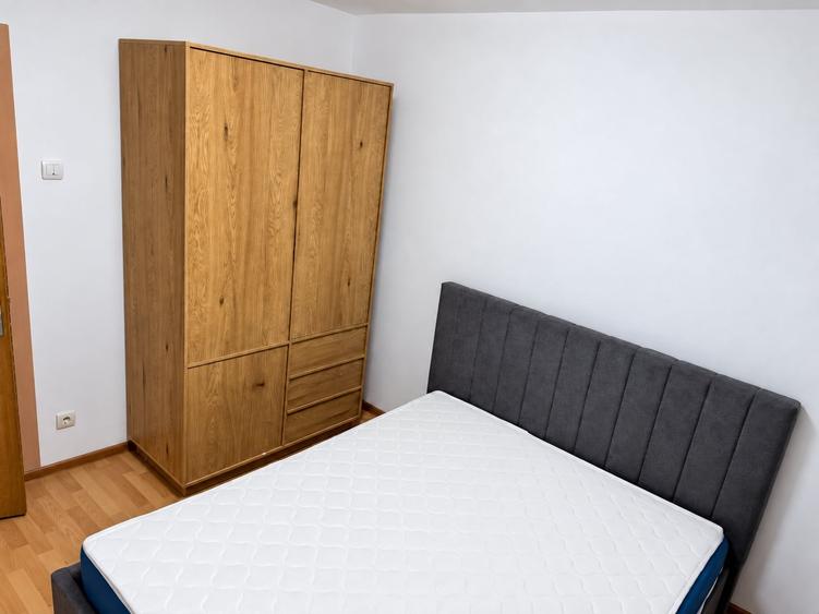 Apartament cu 4 camere semidecomandat, mobilat în Dristor