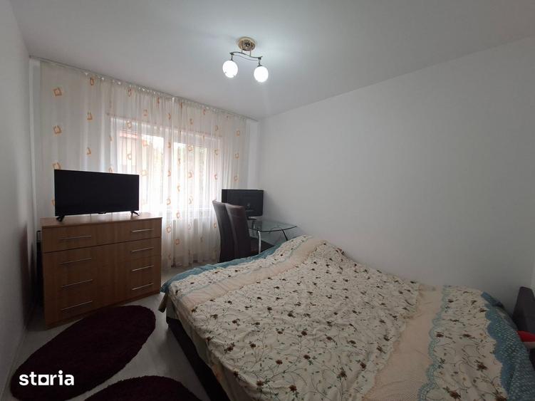 Apartament cu 3 camere decomandat în Tractorul