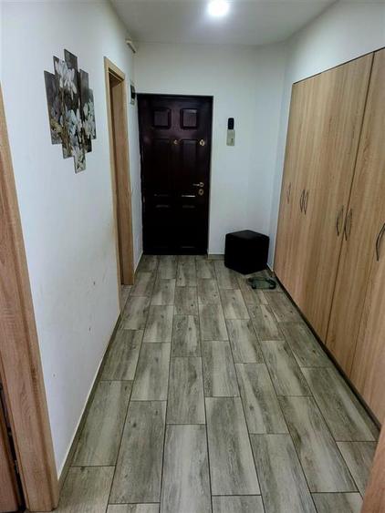 Apartament cu 4 camere decomandat, mobilat în Nicolina