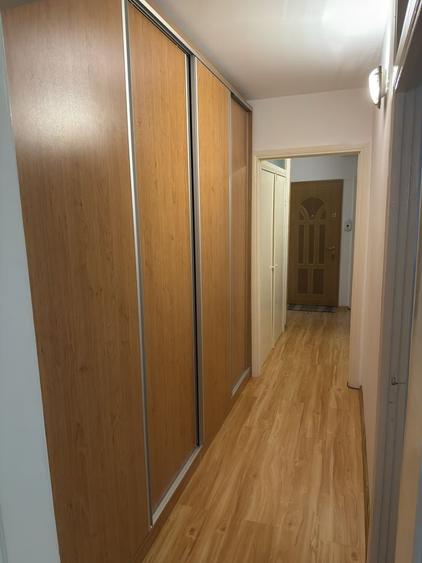 Apartament cu 3 camere decomandat în Piața Centrală