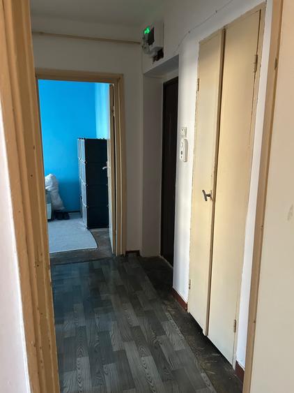 Apartament cu 3 camere semidecomandat în Craiovei