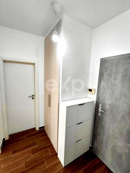 Garsoniera spatioasa de inchiriat, Tractorul - loc parcare - 400 Euro - 40mp - 5