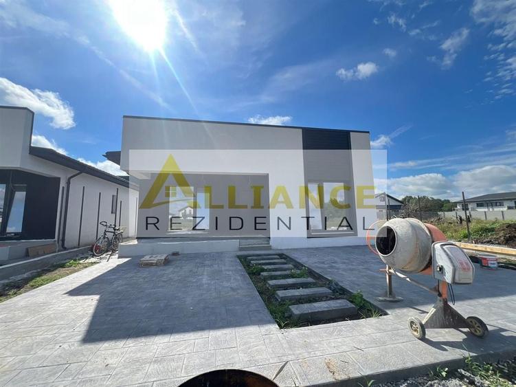 Casă individuală cu 4 camere decomandat cu Canalizare în Berceni