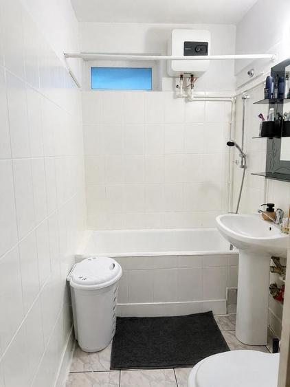 Apartament cu 3 camere semidecomandat în Drumul Taberei
