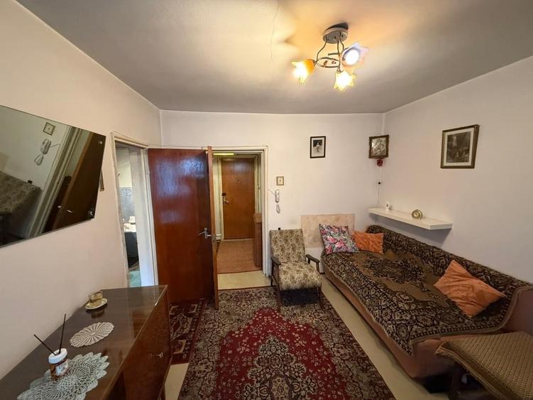 Apartament cu 2 camere semidecomandat în Berceni
