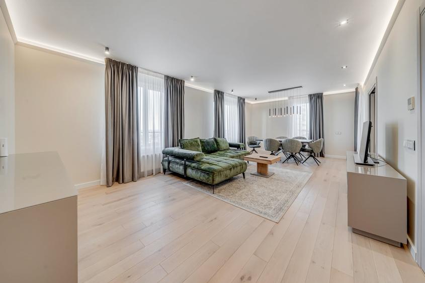 Apartament cu 3 camere semidecomandat, mobilat în Tineretului