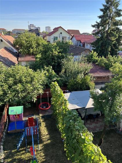 Casă cu 6 camere în Lipovei