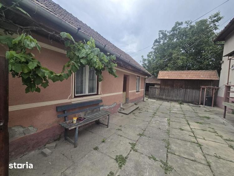 Casă cu 2 camere cu Teren 1275 Mp în Central