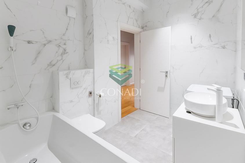 Apartament cu 5 camere decomandat în Aviației