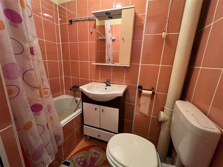Apartament cu 2 camere semidecomandat, mobilat în Central