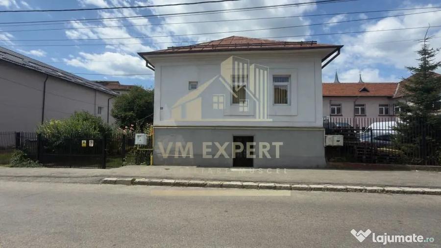 Casă cu 6 camere cu Teren 456 Mp în Ultracentral