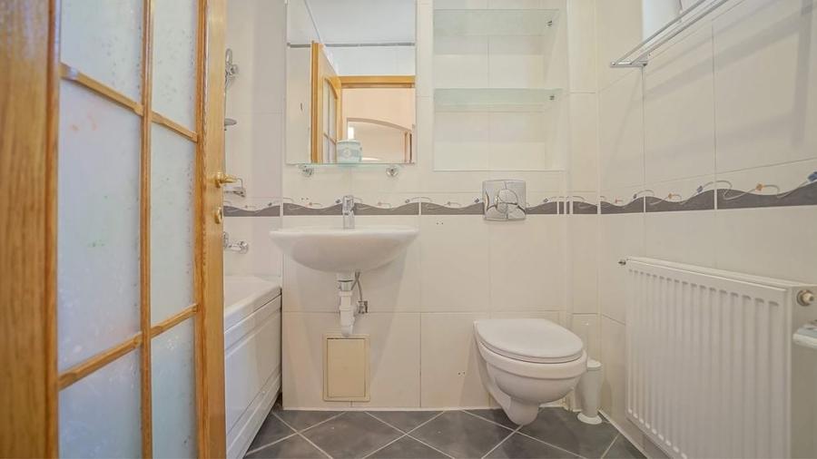 Apartament cu 3 camere decomandat în Drumul Carului