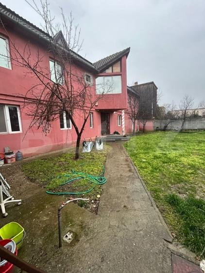 Casă individuală cu 6 camere cu Canalizare în Complex Studențesc