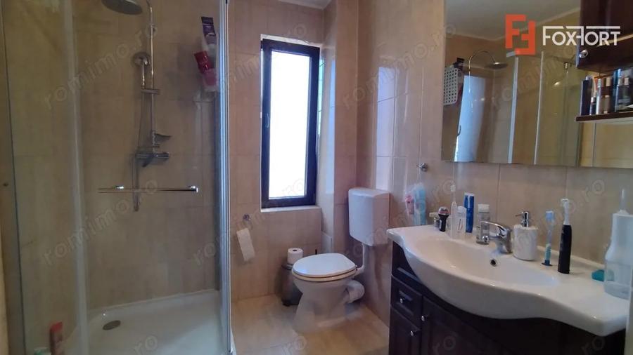 Casă cu 5 camere cu Canalizare în Central
