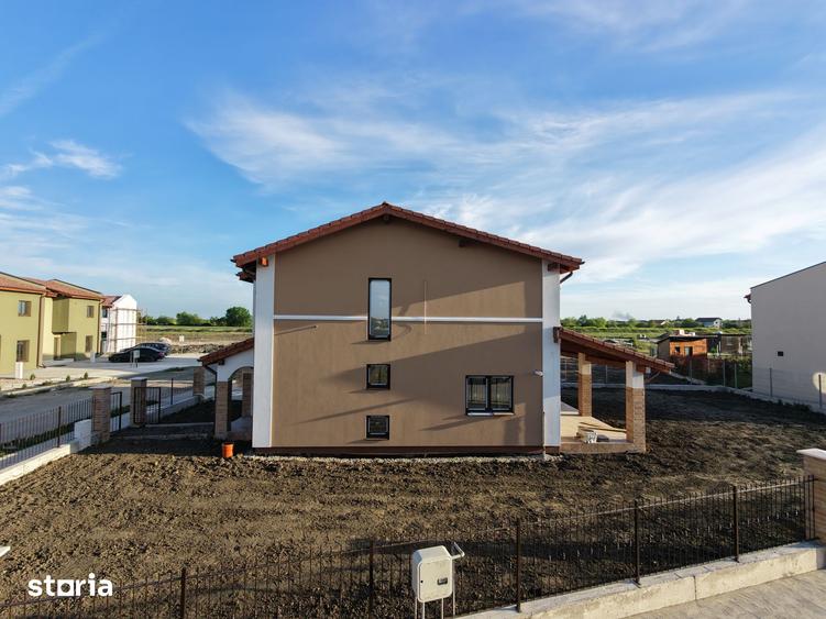 Casă cu 6 camere cu Teren 589 Mp în Săcălaz