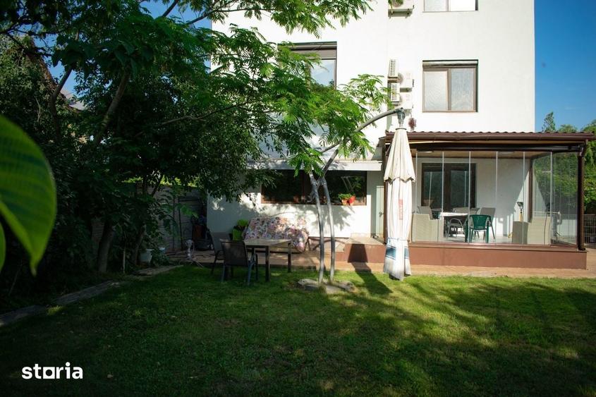 Casă cu 6 camere cu Teren 700 Mp în Crevedia