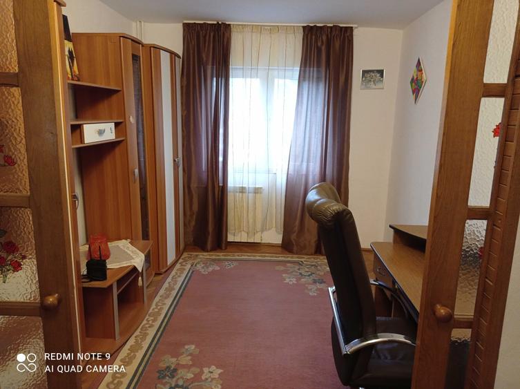 Apartament cu 4 camere decomandat în Sânmartin