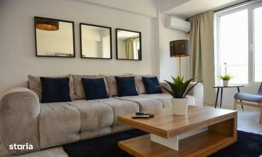 Apartament cu 3 camere semidecomandat în Victoriei