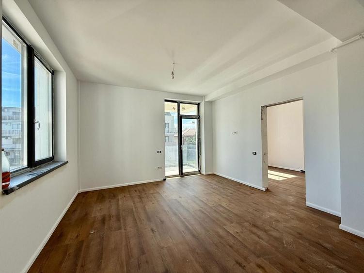 Apartament cu 3 camere decomandat în Exterior Vest