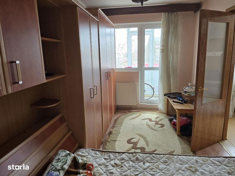 Apartament cu 3 camere semidecomandat în Central