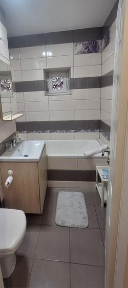 Apartament cu 2 camere decomandat în Tei