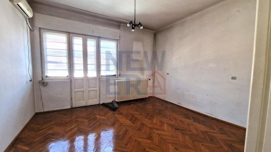 Casă individuală cu 15 camere cu Canalizare în Unirii