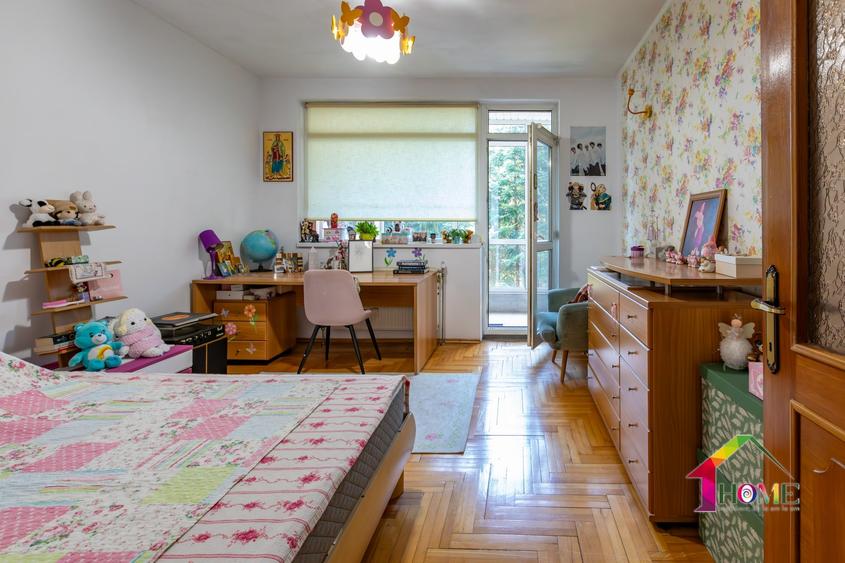 Casă individuală cu 9 camere cu Canalizare în Ultracentral