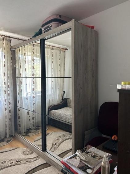 Apartament cu 3 camere semidecomandat, mobilat în Păcurari