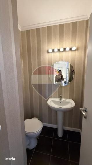 Apartament cu 3 camere în Tei