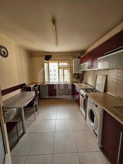 Apartament cu 3 camere decomandat, mobilat în Între Lacuri