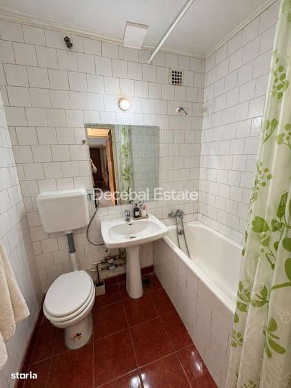 Apartament cu 3 camere semidecomandat în 1 Decembrie 1918