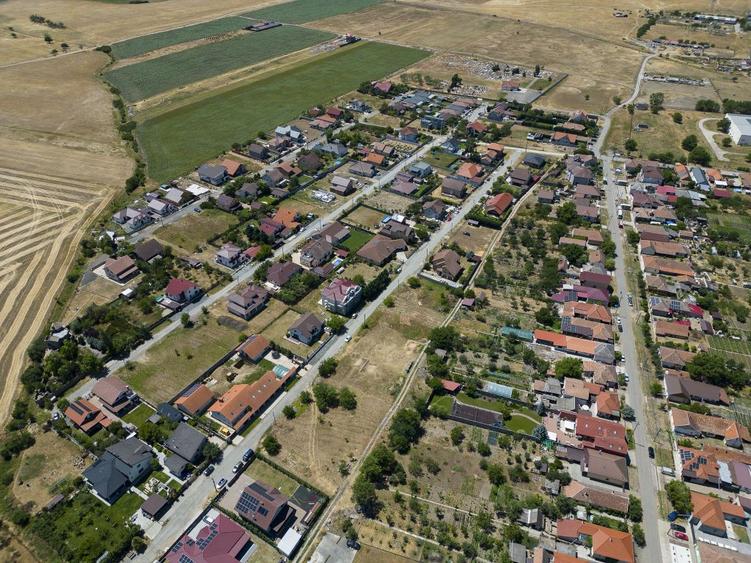 Loc de casa in Sanleani 402 mp - 3